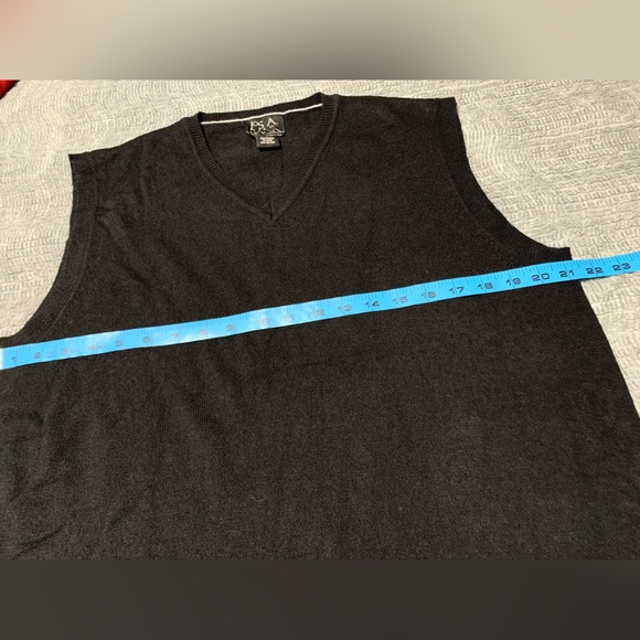 3/$20 JOS. A. BANK Classic Collection Black Sleeveless Sweater Vest Size Large - Picture 6 of 8